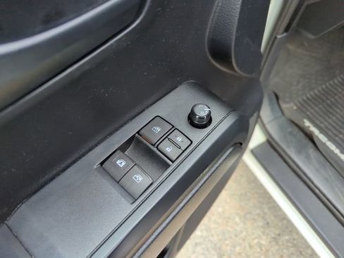 Used 2019 Toyota Tacoma SR image 13