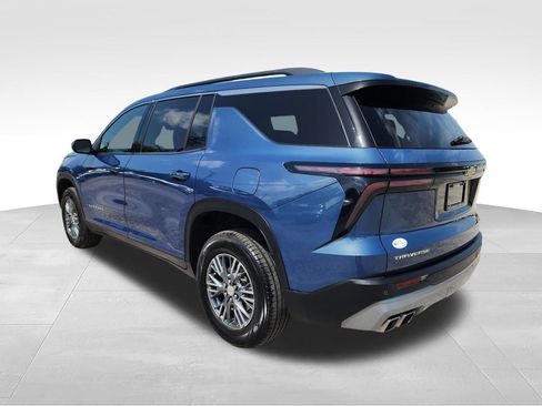 Used 2025 Chevrolet Traverse LT FWD image 5