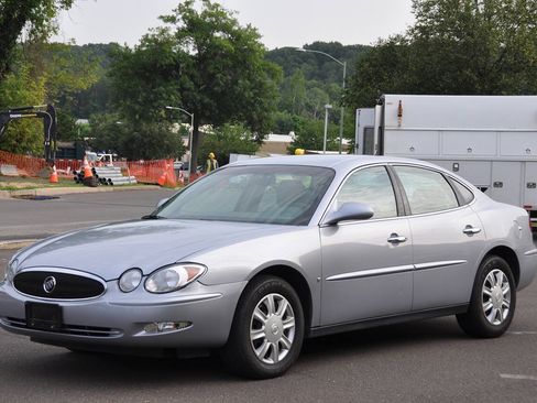 Used 2006 Buick LaCrosse CX FWD image 1