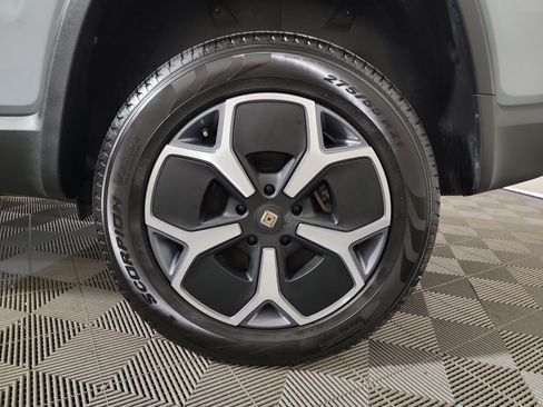 Used 2024 Rivian R1S Adventure AWD/4WD image 10