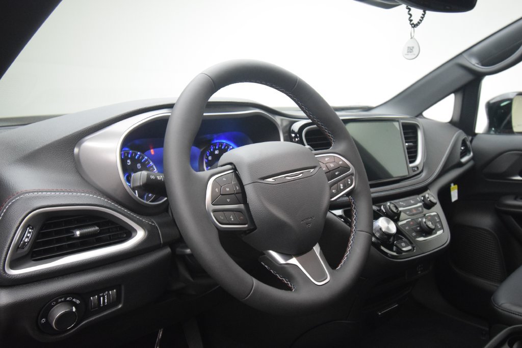 New 2027 Chrysler Pacifica Select AWD/4WD image 29