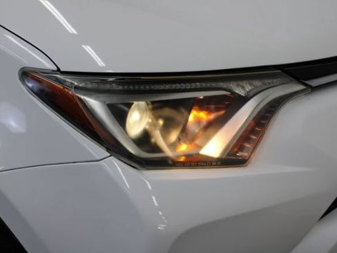 Used 2017 Toyota RAV4 LE AWD/4WD image 26
