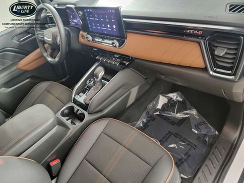 Used 2024 GMC Canyon AT4 w/ Canyon Safety Plus Package AWD/4WD image 19