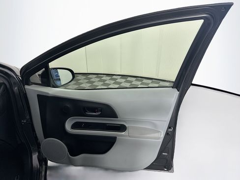 Used 2014 Toyota Prius C Three image 29