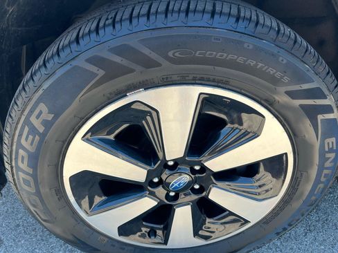 Used 2017 Subaru Forester 2.5i Limited AWD/4WD image 2