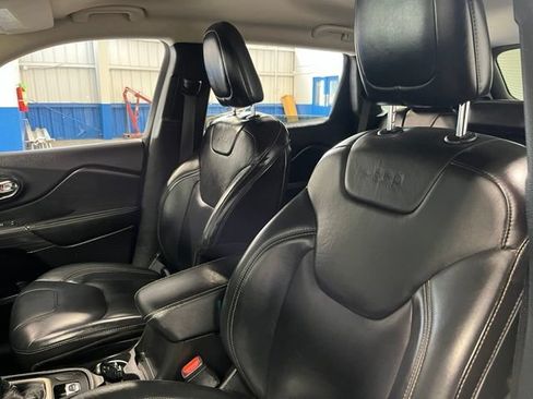 Used 2017 Jeep Cherokee Limited FWD image 23
