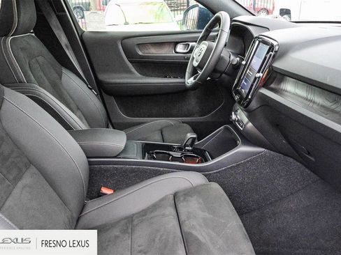 Used 2022 Volvo C40 P8 Recharge Ultimate image 12