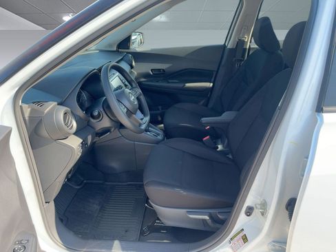 New 2025 Nissan Kicks Play S image 5