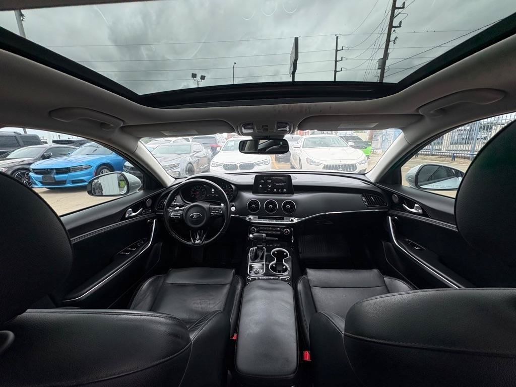 Used 2018 Kia Stinger Premium RWD image 17