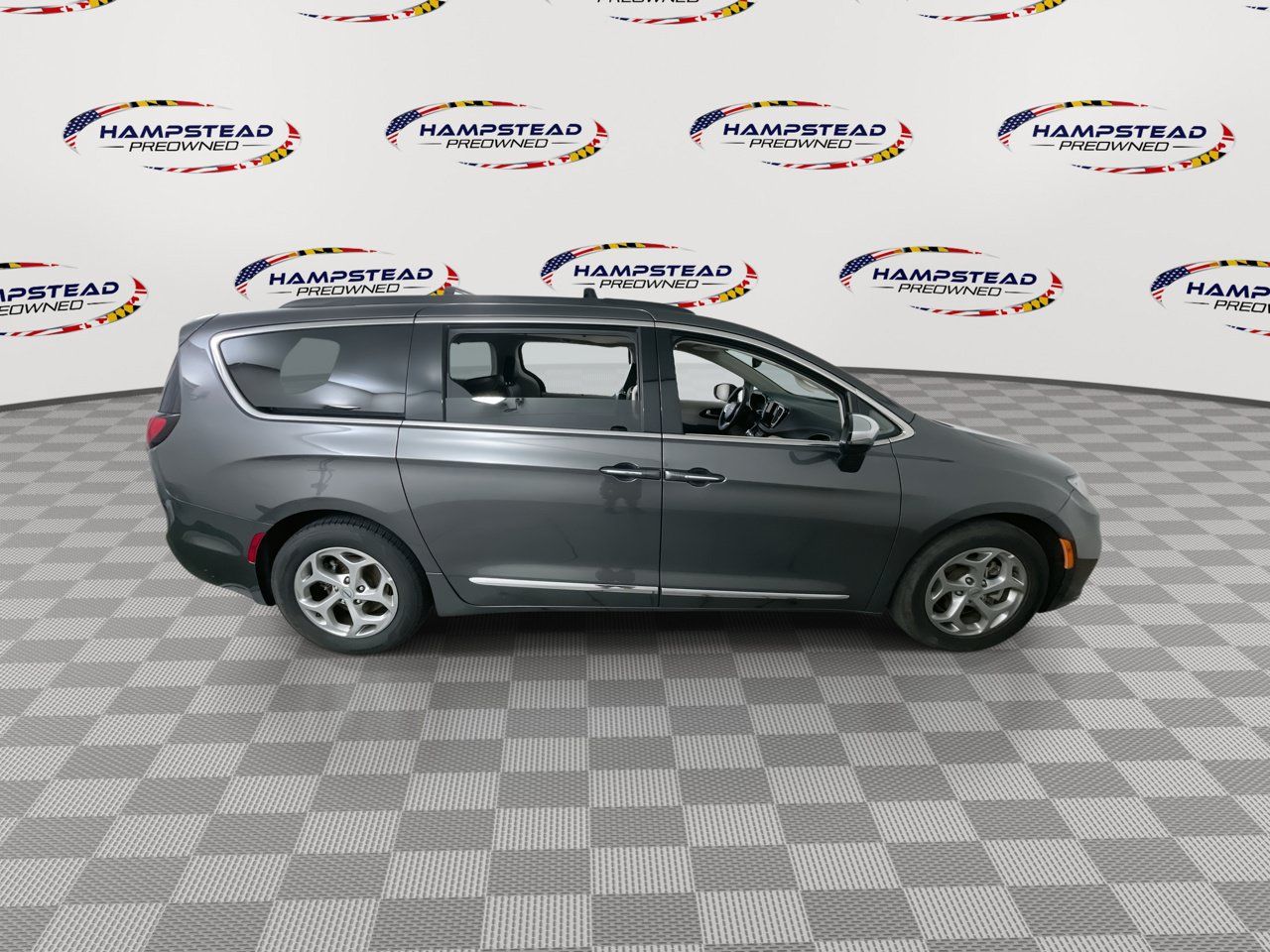 Used 2023 Chrysler Pacifica Limited FWD image 9