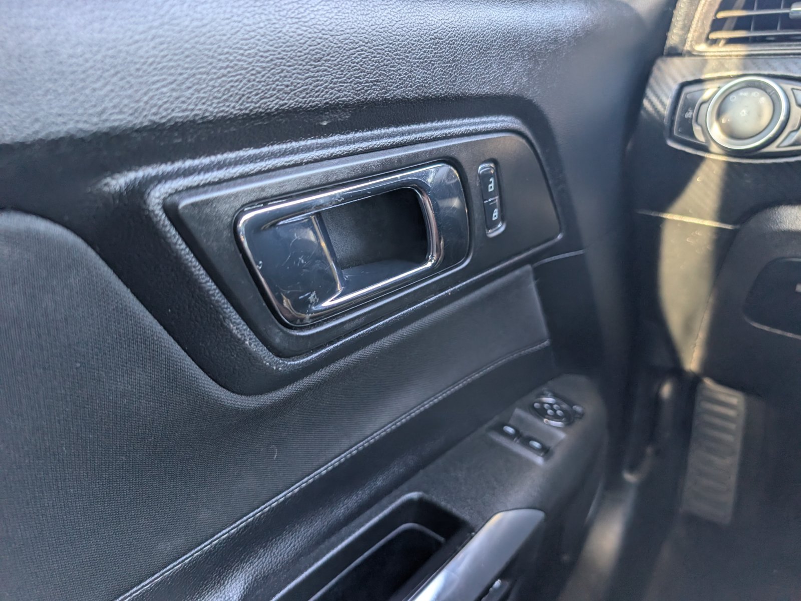 Used 2016 Ford Mustang Coupe RWD image 17
