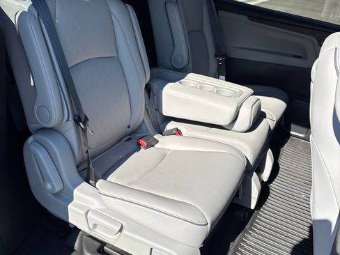 Certified 2024 Honda Odyssey Elite image 12