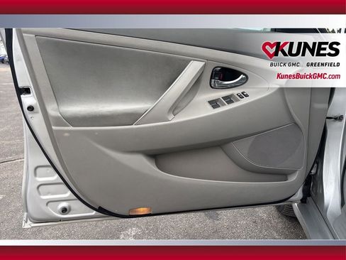 Used 2010 Toyota Camry LE image 13