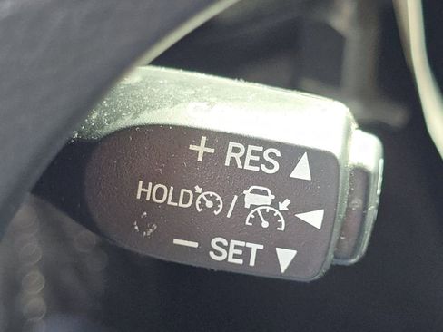 Used 2017 Toyota Corolla XLE image 29