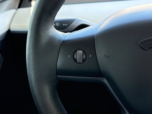 Used 2023 Tesla Model Y Performance AWD/4WD image 33