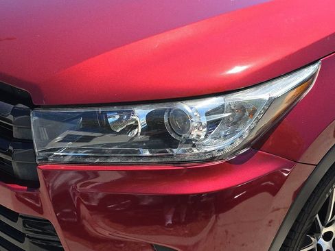 Used 2017 Toyota Highlander SE w/ Carpet Mat Package FWD image 36