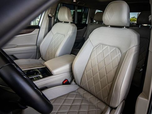 Used 2025 Volkswagen Atlas SEL Premium R-Line image 29