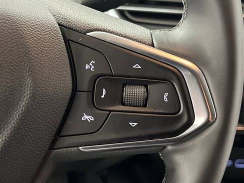 Used 2025 Chevrolet Trax LT w/ LT Convenience Package FWD image 39