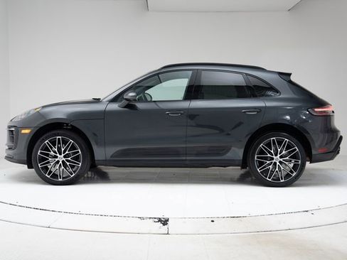 Certified 2025 Porsche Macan AWD/4WD image 8
