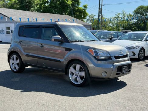 Used 2011 Kia Soul ! FWD image 12