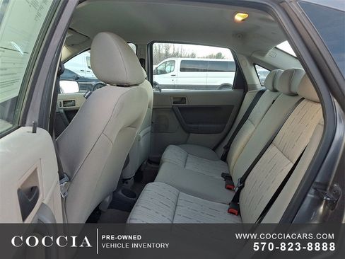 Used 2010 Ford Focus SE image 10