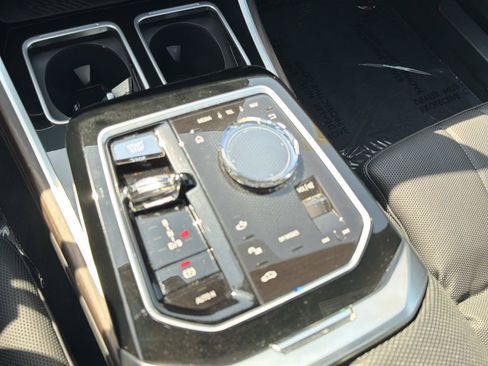 Used 2023 BMW i7 xDrive60 AWD/4WD image 24