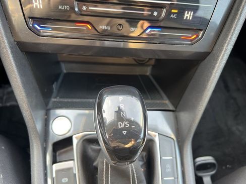 Used 2023 Volkswagen Tiguan SE image 23