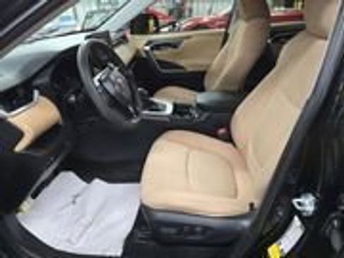 Used 2021 Toyota RAV4 XLE w/ Convenience Package image 12