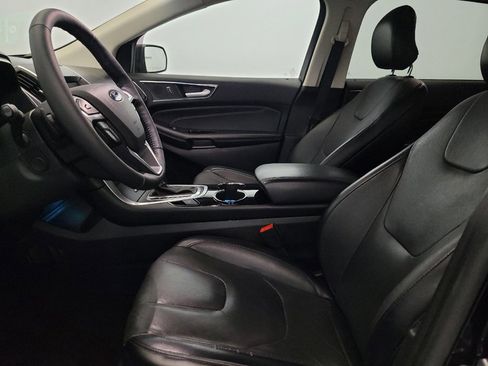 Used 2018 Ford Edge Titanium w/ Equipment Group 302A AWD/4WD image 17