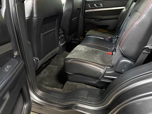Used 2018 Ford Explorer XLT w/ Equipment Group 202A AWD/4WD image 47