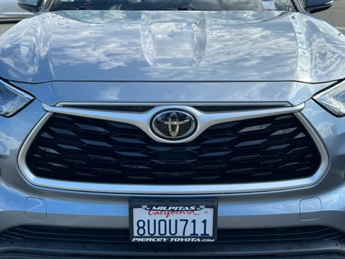 Used 2021 Toyota Highlander XLE AWD/4WD image 12