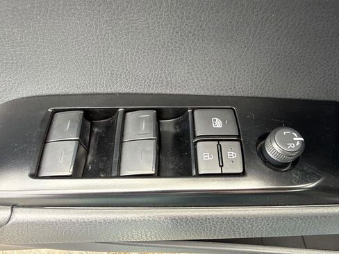 Used 2025 Toyota Camry SE FWD image 11