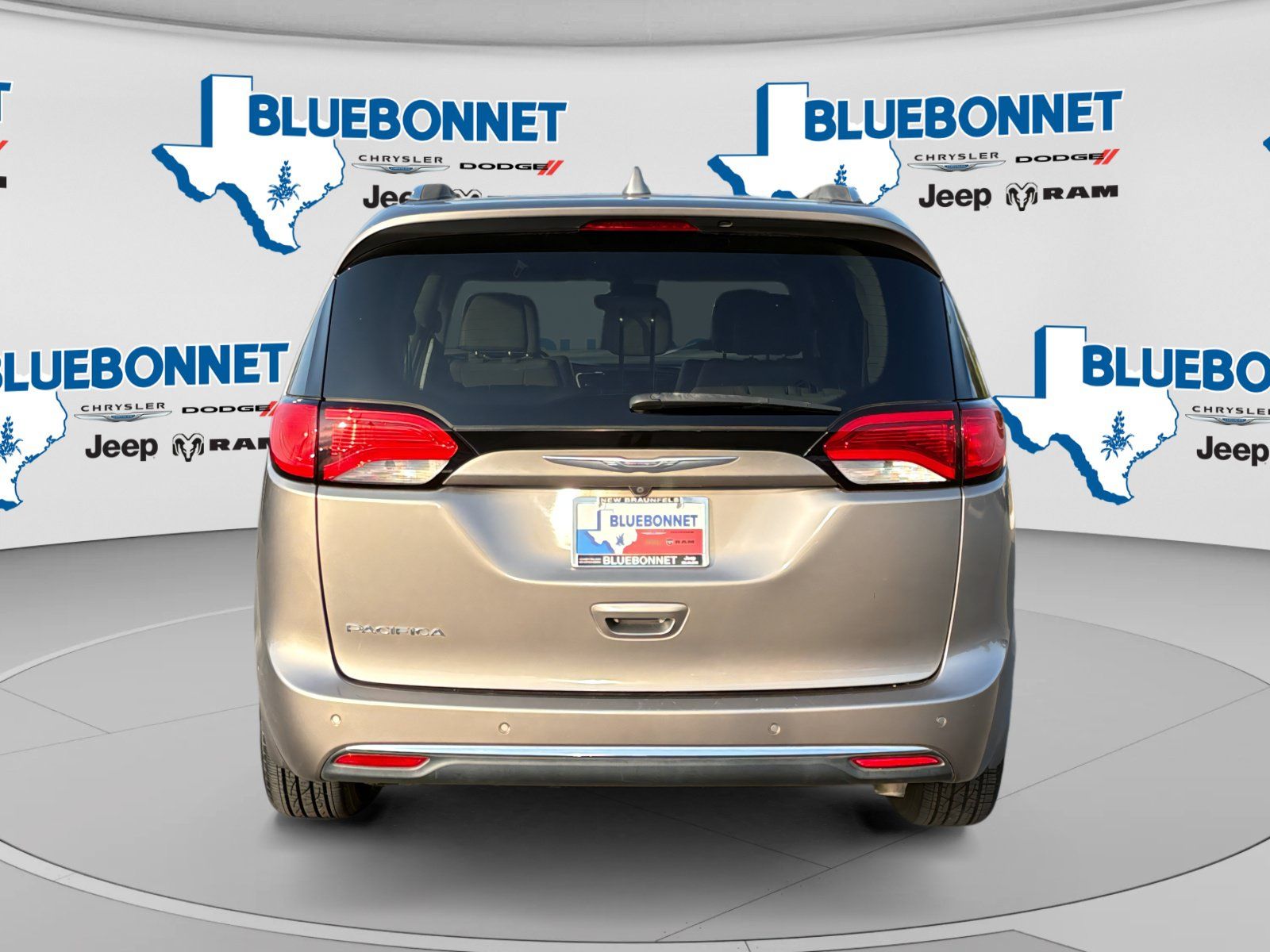 Used 2017 Chrysler Pacifica Touring-L Plus w/ Advanced Safetytec Group FWD image 6