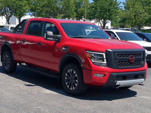 Used 2023 Nissan Titan PRO-4X w/ Pro-4x Convenience Package AWD/4WD image 2