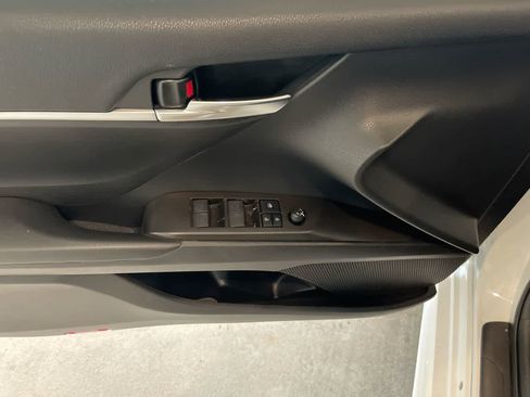 Used 2022 Toyota Camry SE image 13