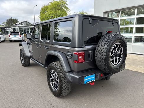 Used 2026 Jeep Wrangler Unlimited Rubicon AWD/4WD image 3