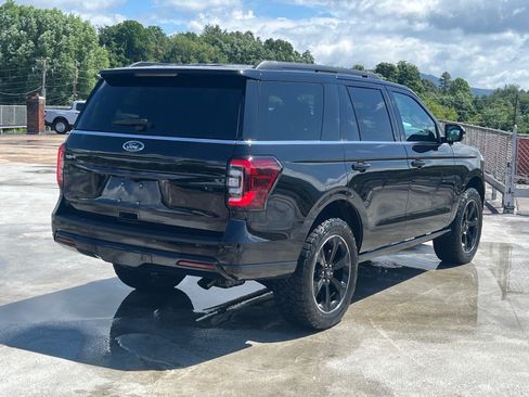 Certified 2024 Ford Expedition Limited AWD/4WD image 3