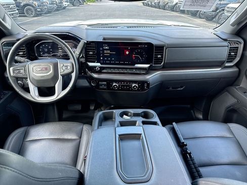 Used 2025 GMC Sierra 1500 SLT RWD image 10