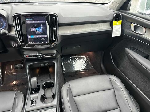 Used 2025 Volvo XC40 B5 Core w/ Protection Package Premier image 18