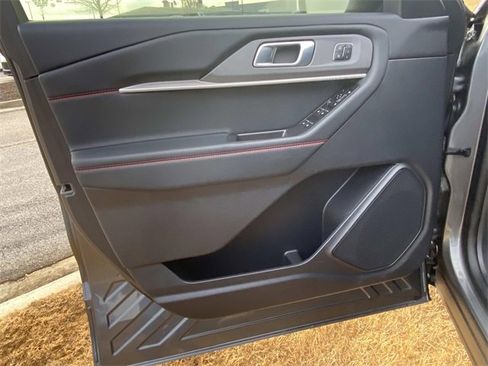 Used 2025 Ford Explorer ST-Line w/ Premium Package image 18