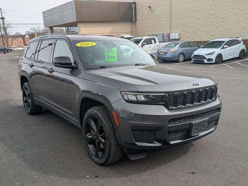 Used 2023 Jeep Grand Cherokee L Laredo image 3