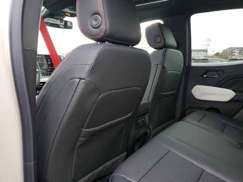 New 2026 GMC Canyon AT4X w/ LPO, Black Badging Package AWD/4WD image 31