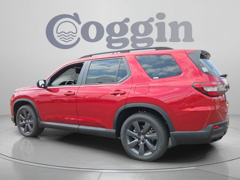 New 2026 Honda Pilot Sport image 3
