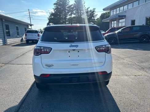 Used 2018 Jeep Compass Limited w/ Navigation Group AWD/4WD image 6