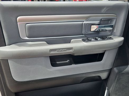 Used 2017 RAM 1500 Classic SLT RWD image 11