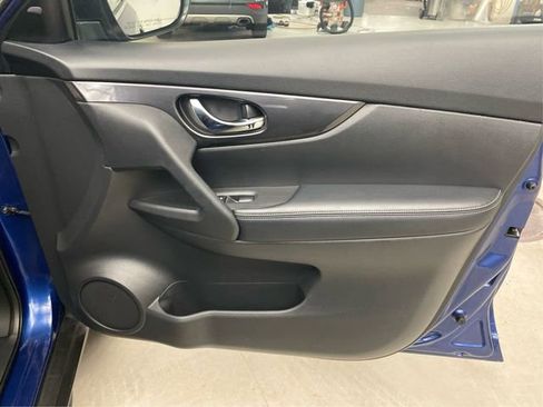 Used 2020 Nissan Rogue SV image 26