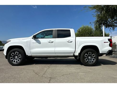 Used 2024 Chevrolet Colorado Z71 w/ Safety Package image 2