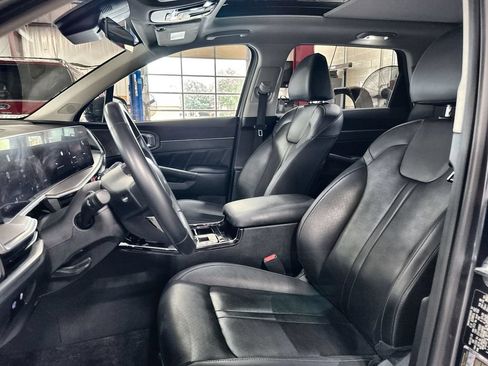 Used 2024 Kia Sorento SX AWD/4WD image 12