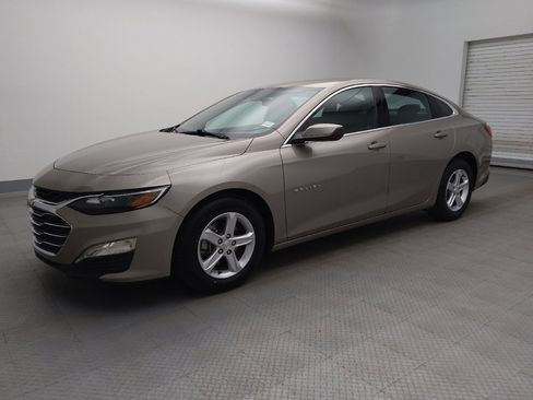 Used 2025 Chevrolet Malibu LS FWD image 2