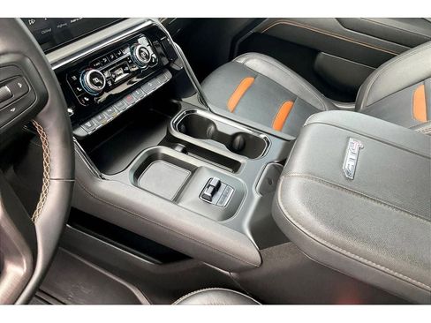 Used 2024 GMC Sierra 2500 AT4 w/ Technology Package AWD/4WD image 19